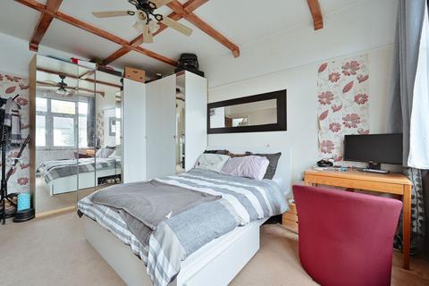 3 bedroom flat for sale, Risingholme Road, Harrow, HA3