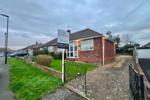 2 bedroom bungalow to rent, Julian Road, Hampshire SO19