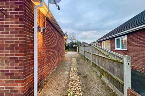 2 bedroom bungalow to rent, Julian Road, Hampshire SO19