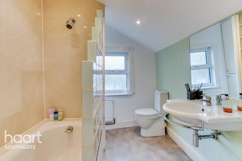 2 bedroom end of terrace house for sale, Chase Road, London