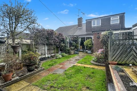 4 bedroom semi-detached bungalow for sale, Wheatfield Crescent, Mansfield Woodhouse, NG19