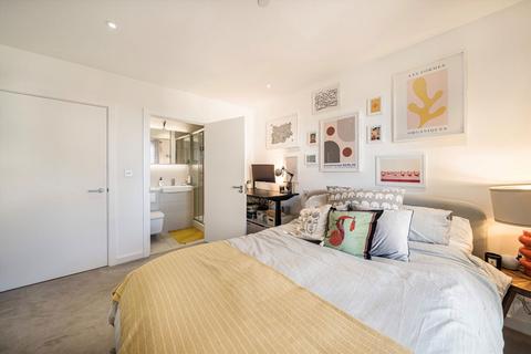 2 bedroom flat for sale, Wyndham Road, London SE5