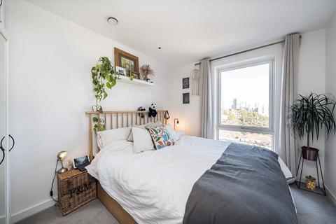 2 bedroom flat for sale, Wyndham Road, London SE5