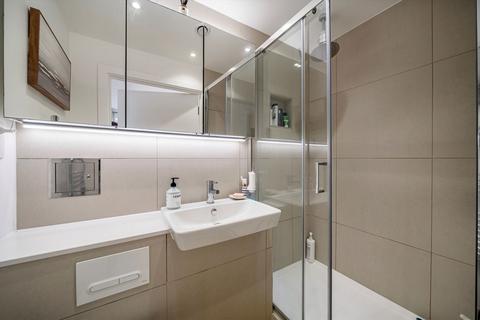 2 bedroom flat for sale, Wyndham Road, London SE5