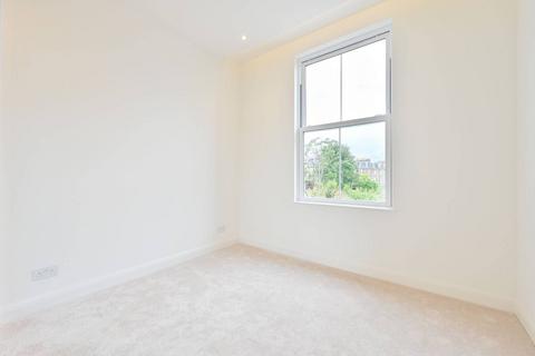 Shepherds Bush Road, Shepherd's Bush, W6
