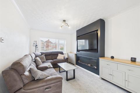 5 bedroom semi-detached house for sale, Bernadette Avenue, Hull