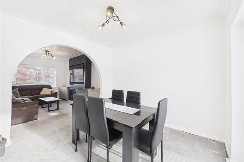 5 bedroom semi-detached house for sale, Bernadette Avenue, Hull
