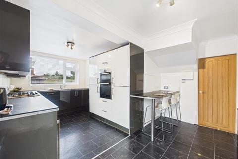 5 bedroom semi-detached house for sale, Bernadette Avenue, Hull