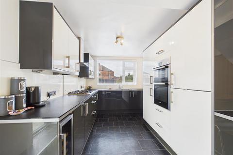 5 bedroom semi-detached house for sale, Bernadette Avenue, Hull