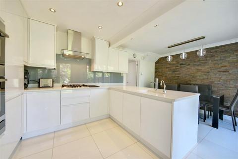 undefined, Wayside, Shenley WD7