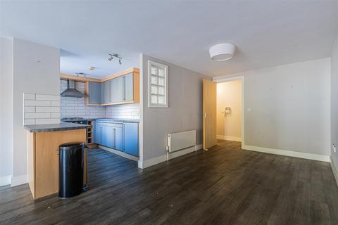 2 bedroom flat to rent, Fitzhammon Embankment, Cardiff CF11