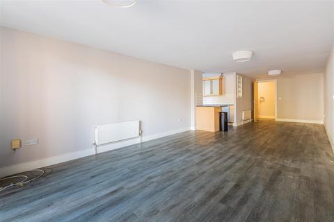 2 bedroom flat to rent, Fitzhammon Embankment, Cardiff CF11