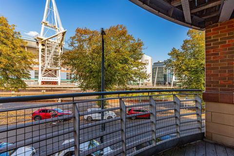 2 bedroom flat to rent, Fitzhammon Embankment, Cardiff CF11