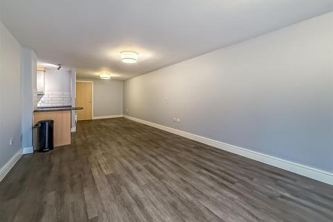 2 bedroom flat to rent, Fitzhammon Embankment, Cardiff CF11