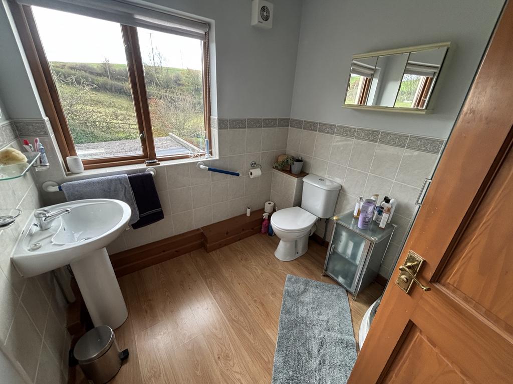Main Bedroom Suite with Second Bathroom