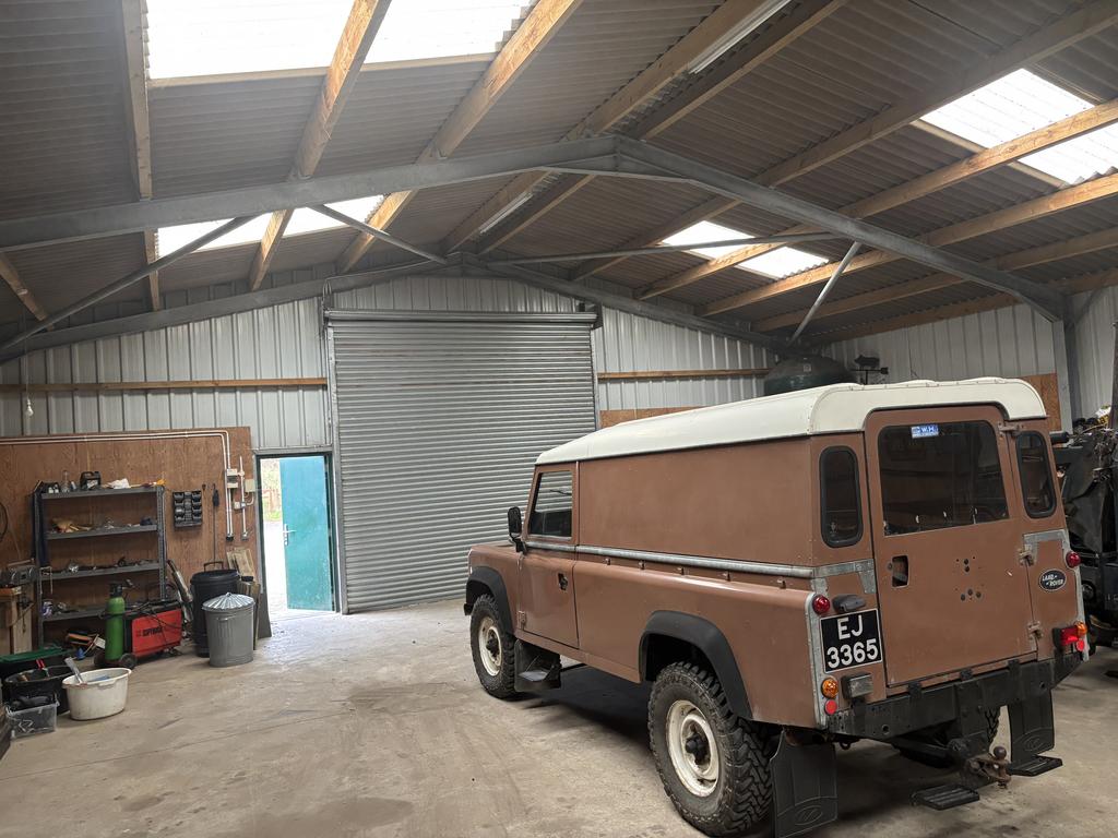 Modern Steel Framed Building/Workshop