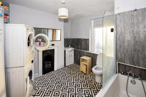 1 bedroom house to rent, Russell Square, Brighton, East Sussex