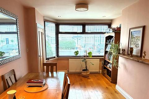 2 bedroom terraced house for sale, Granville Avenue, Feltham