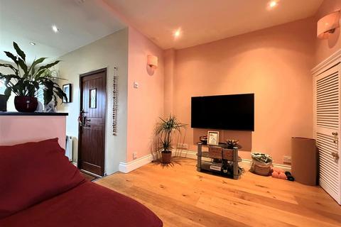 2 bedroom terraced house for sale, Granville Avenue, Feltham