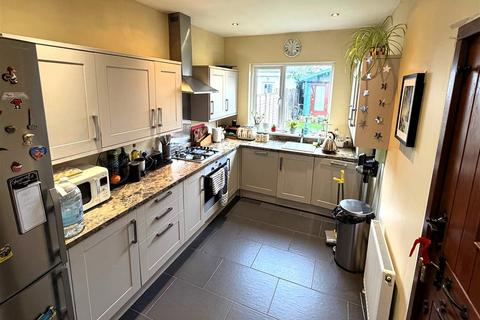 2 bedroom terraced house for sale, Granville Avenue, Feltham