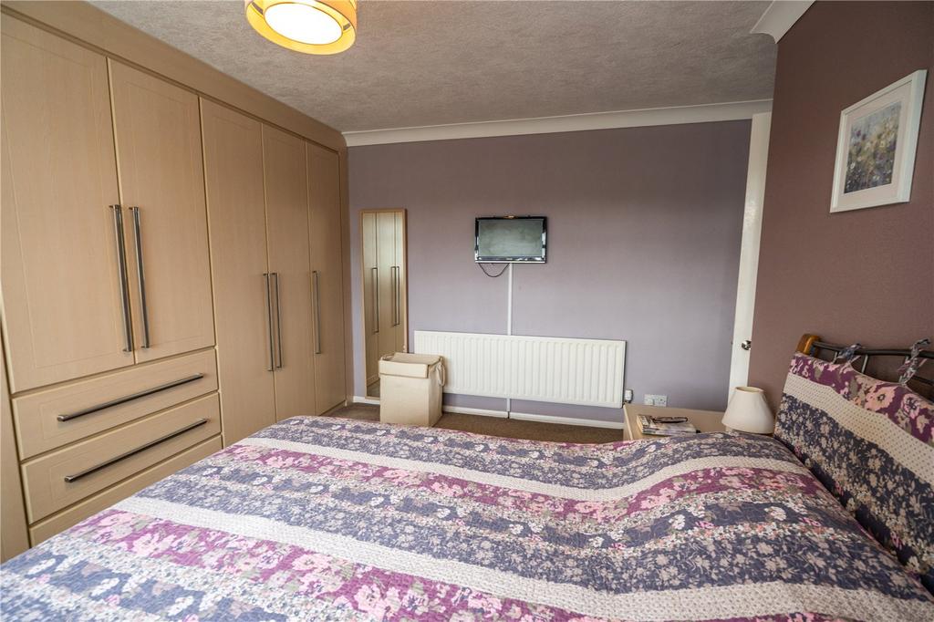 Bedroom 1 (2)