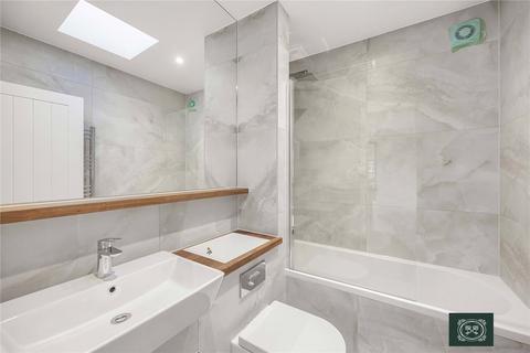 2 bedroom house for sale, North Circular Road, Palmers Road, N13