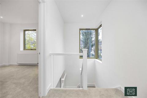 2 bedroom house for sale, North Circular Road, Palmers Road, N13