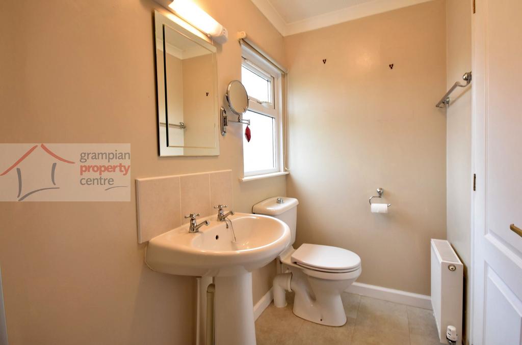 En-suite 2nd .JPG