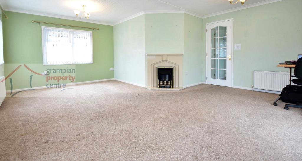 Lounge .JPG
