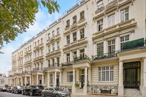 3 bedroom flat to rent, Rutland Gate, London SW7
