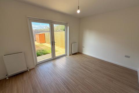 2 bedroom property to rent, Andrew Cairns Drive, Littlehampton, BN17