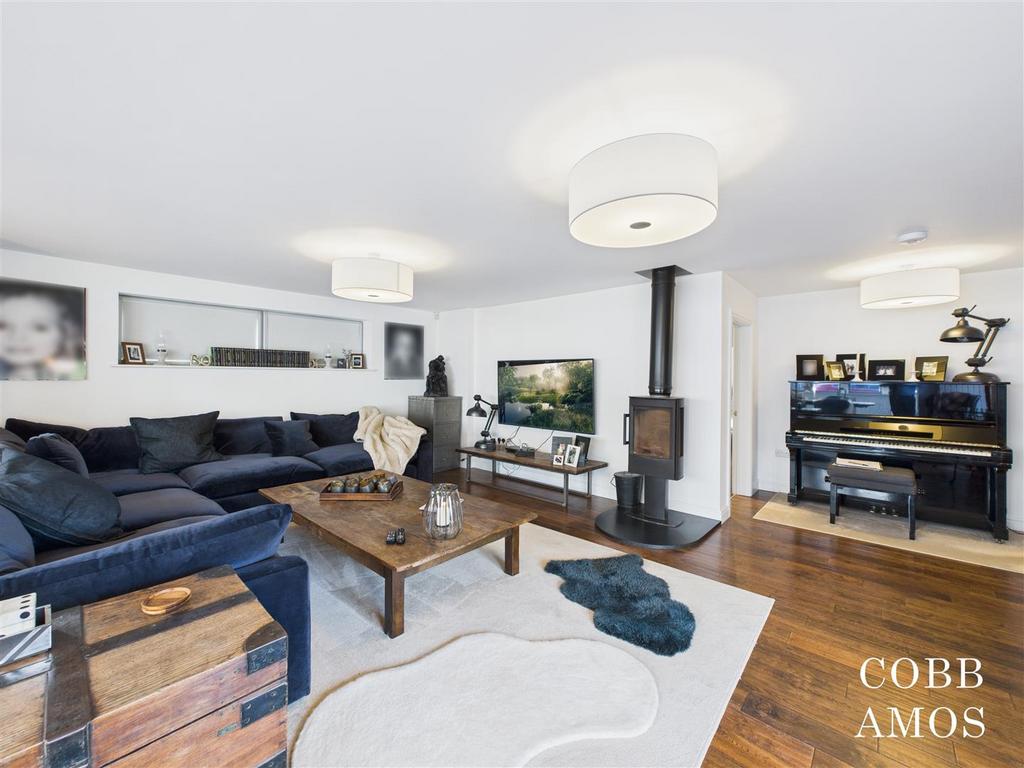 CAM02803 G0-PR0238-STILL005.jpg