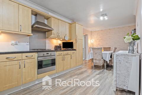 3 bedroom semi-detached house for sale, Chiltern Road, Doncaster DN5