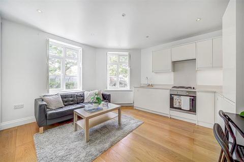Kings Avenue, London SW4