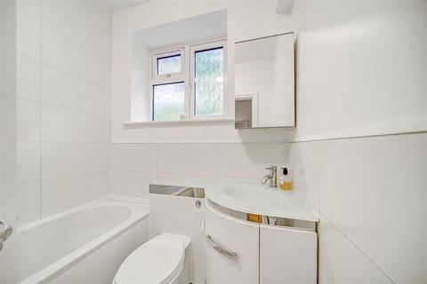 3 bedroom flat for sale, Kings Avenue, London SW4
