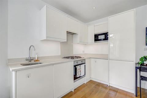 3 bedroom flat for sale, Kings Avenue, London SW4