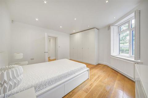 3 bedroom flat for sale, Kings Avenue, London SW4