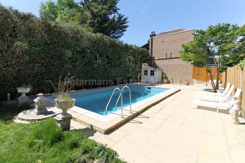 undefined, Penshurst Gardens, Edgware, HA8