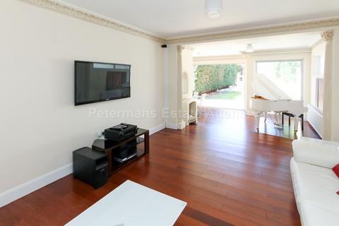 undefined, Penshurst Gardens, Edgware, HA8
