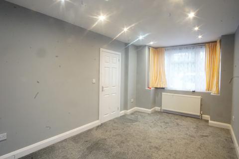 2 bedroom detached house to rent, Oakington Manor Drive, HA9