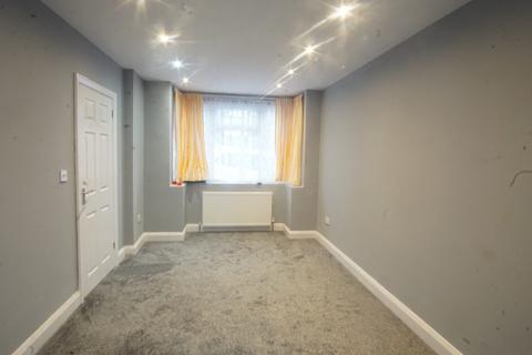 2 bedroom detached house to rent, Oakington Manor Drive, HA9