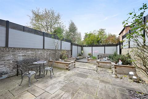 undefined, Bloemfontein Road, London, W12