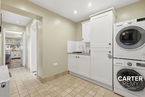 undefined, Woodward Close, Grays, RM17