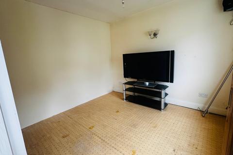 2 bedroom flat to rent, Southall, UB2