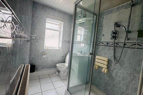 2 bedroom flat to rent, Southall, UB2