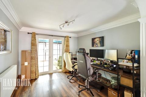 4 bedroom semi-detached house for sale, Peartree Avenue, Rotherham