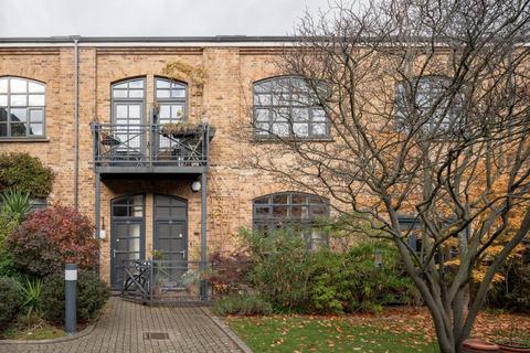 2 bedroom flat for sale, Independent Place III, London E8