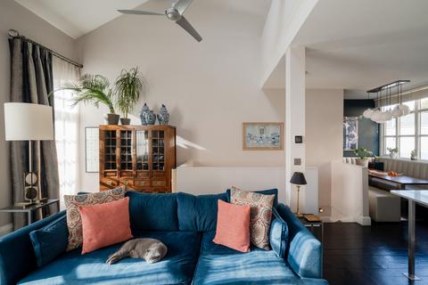 2 bedroom flat for sale, Independent Place III, London E8