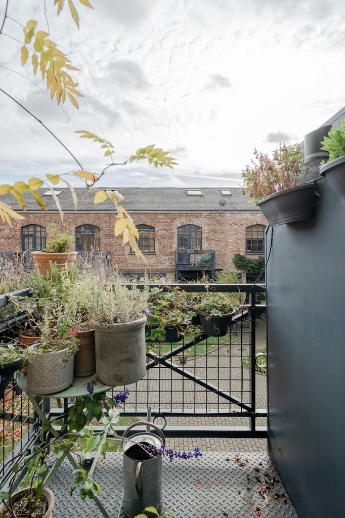 318524 - Independent Place, London E8 - high re...