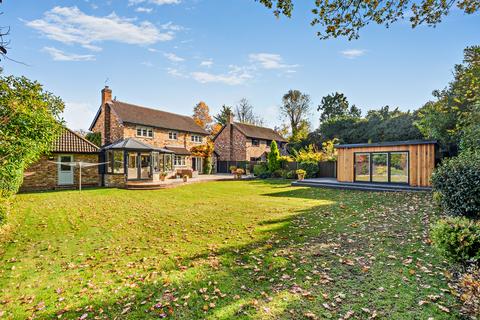 4 bedroom detached house for sale, St. Johns Road, Farnham, Surrey